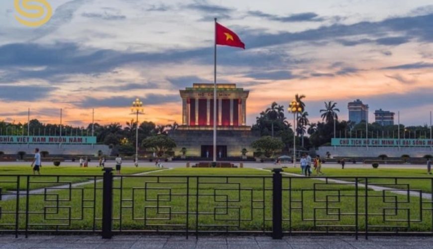 Watch the flag-raising ceremony at President Ho Chi Minh's mausoleum